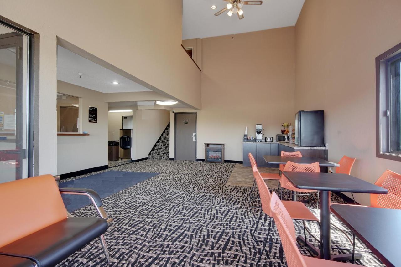 Americas Quality Inn & Suites - Finlayson 外观 照片